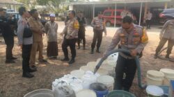 Kekeringan Melanda Desa Kecamatan Tongas, Polres Berikan Bantuan 10 Ribu Liter Air Bersih