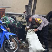 Korem 081/DSJ Kerahkan Prajuritnya Bersihkan Pasar Besar Kota Madiun