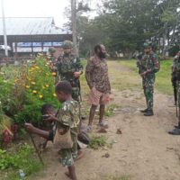 Laksanakan Anjangsana, Satgas Yonif 641/Bru Jalin Hubungan Harmonis Dengan Masyarakat Papua