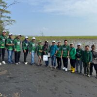 Papan Edukasi Larangan Penebangan Mangrove Dipasang di Desa Dringu