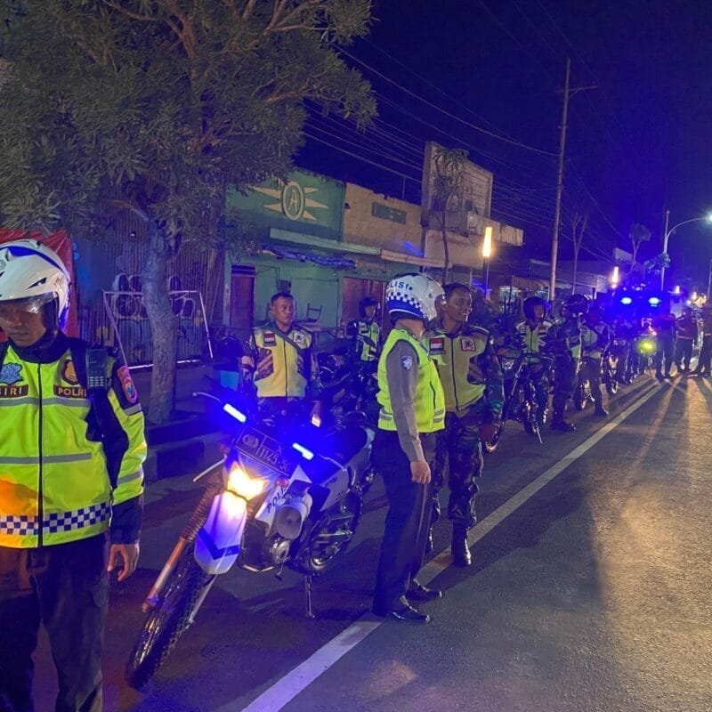 Polres Nganjuk Gelar Patroli Skala Besar Gabungan Antisipasi Gangguan Keamanan Malam Tahun Baru 2025