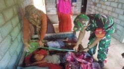Cegah Stunting, Babinsa Tawangrejo Dampingi Kader Posyandu Datangi Warga Terindikasi Stunting