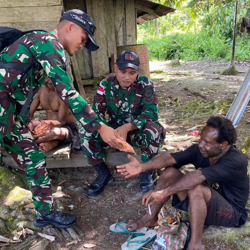 Jalin Hubungan Harmonis, Satgas Yonif 641/Bru Lakukan Komsos Di Kampung Benawa