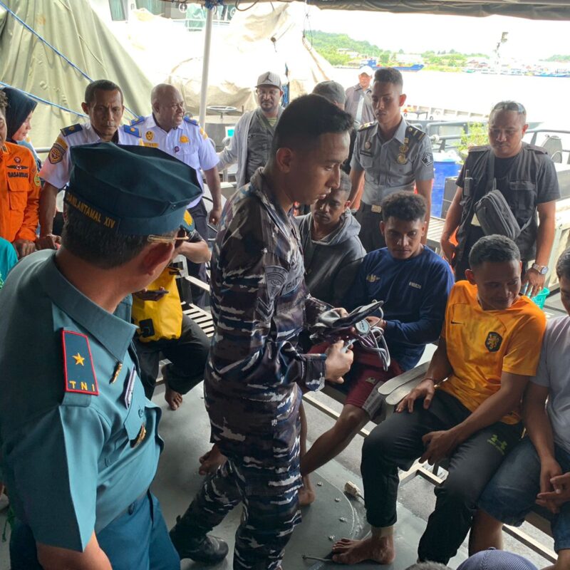 TNI AL, Tangani Evakuasi Darurat Kapal KM Putri Papua, yang Tenggelam di perairan Sorong