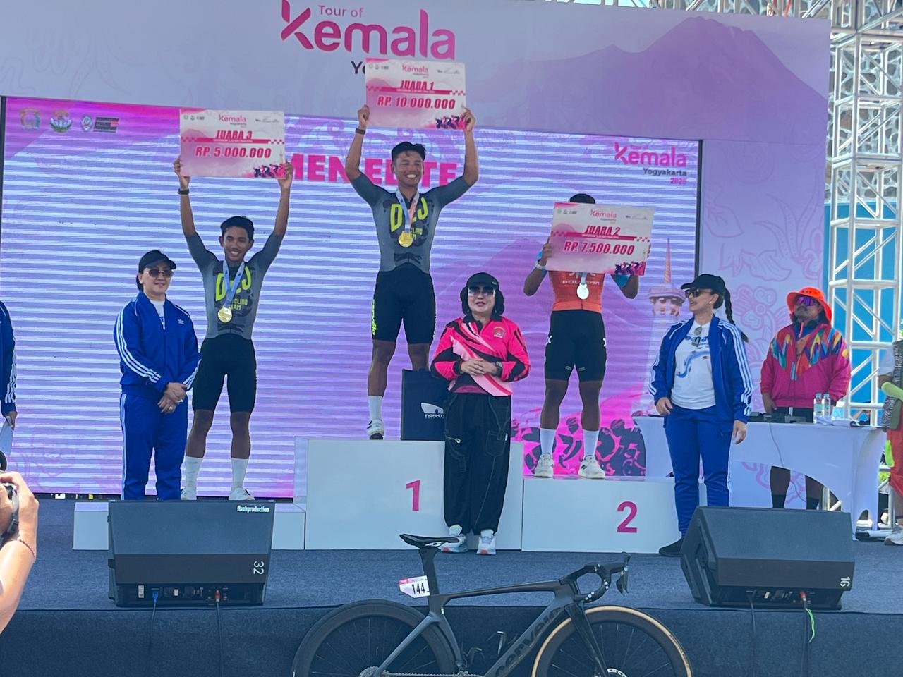 Meski baru terbentuk, Bhayangkari dan Yayasan Kemala Bhayangkari Papua Barat Daya, sabet juara di Tour of Kemala (ToK) 2025