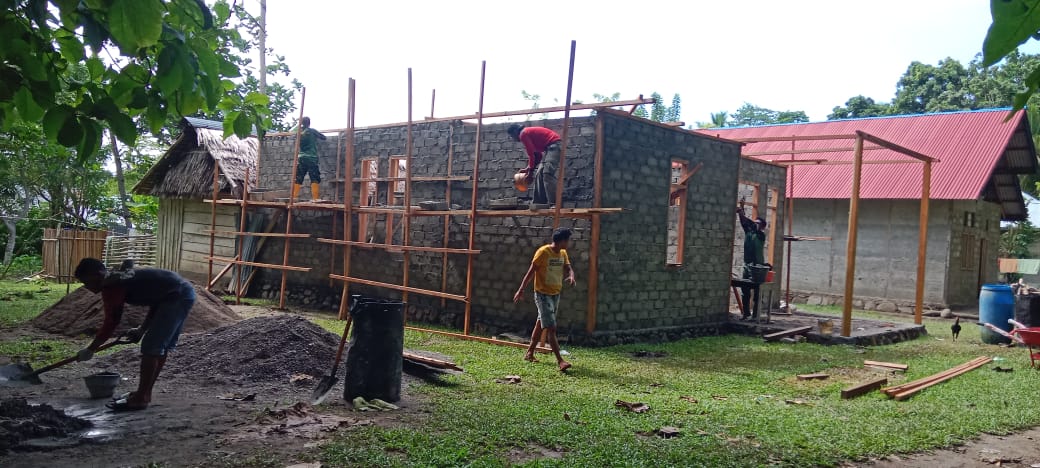 Pembangunan Rumah Permanen TMMD Ke-123 Kodim 1510/Sula Makin Kokoh, Tim Satgas Fokus Pengecoran Balok