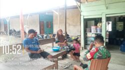 Melalui Komsos Babinsa Desa Woejerana Ajak Warga Jaga Kebersihan Lingkungan
