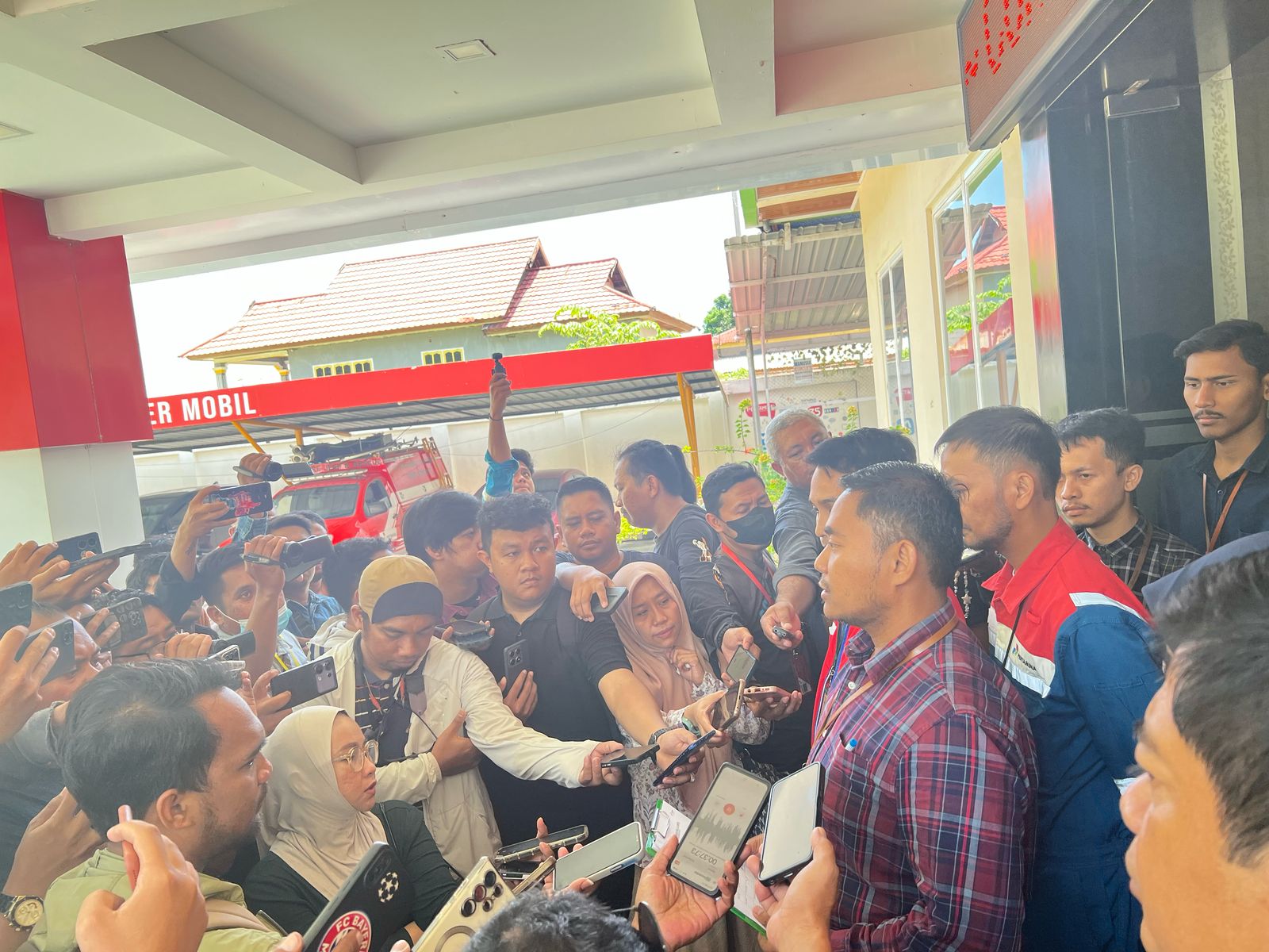 Polda Sultra dan ESDM Cek BBM di Depot BBM Kendari untuk Pastikan Kualitas Terjaga