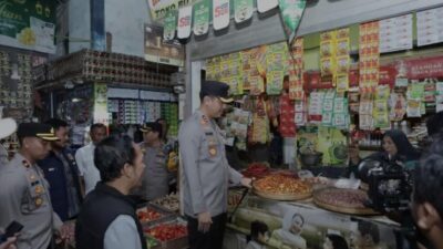Kapolres Lamongan Bersama Dinas Perdagangan Sidak Pasar Sidoharjo, Pastikan Harga dan Stok Bahan Pokok Stabil Jelang Idul Fitri*