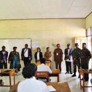 Danrem 173/ PVB Bersama Kapolda Papua Tengah Laksanakan Kunjungan SMA/ SMK di Kab. Puncak Jaya Danrem 173/ PVB Bersama Kapolda Papua Tengah Laksanakan Kunjungan SMA/ SMK di Kab. Puncak Jaya