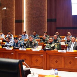 Dorong Kesejahteraan Prajurit, Menhan dan Panglima TNI Hadiri Rapat Kerja Bersama Komisi I DPR RI