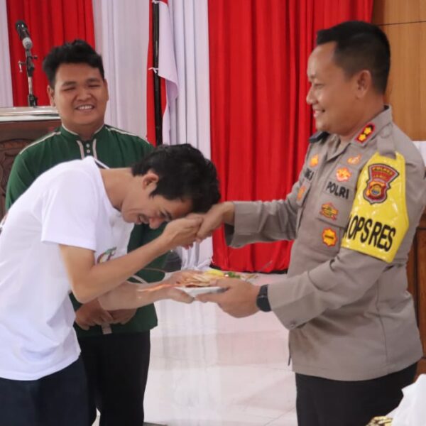 Kapolres Tanjab Barat, Gelar Syukuran Bersama Tim Arakan Sahur Masjid Nur Annisa