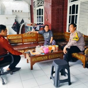 Bhabinkamtibmas Desa Bojong Sambangi Ketua RW 01, Sampaikan Himbauan Kamtibmas