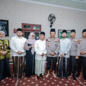Pupuk Sinergitas Dengan Ulama Kapolda Jatim Kunjungi Ketua Umum MUI di Kota Kediri