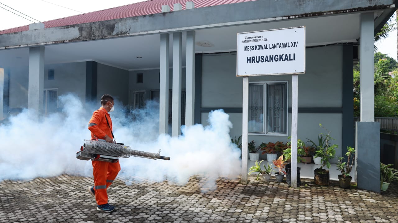 Lantamal XIV Laksanakan Fogging, Cegah DBD dan Malaria