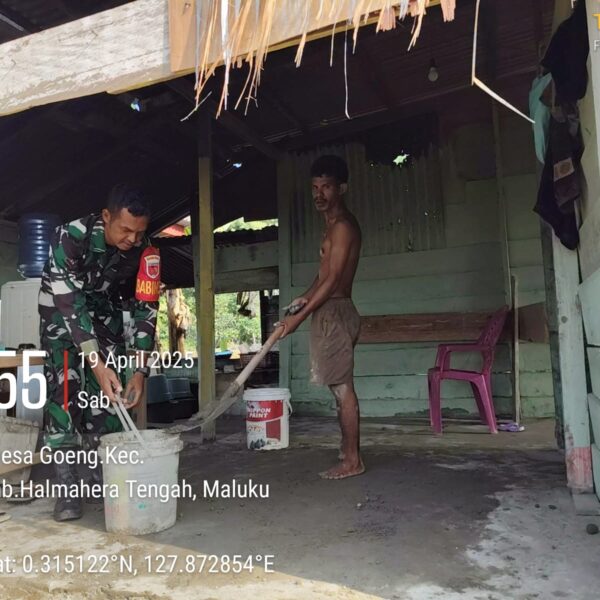 Jalin Hubungan Baik, Babinsa Desa Era Goeng Bantu Pembuatan Pondasi Rumah Milik Warga Binaan