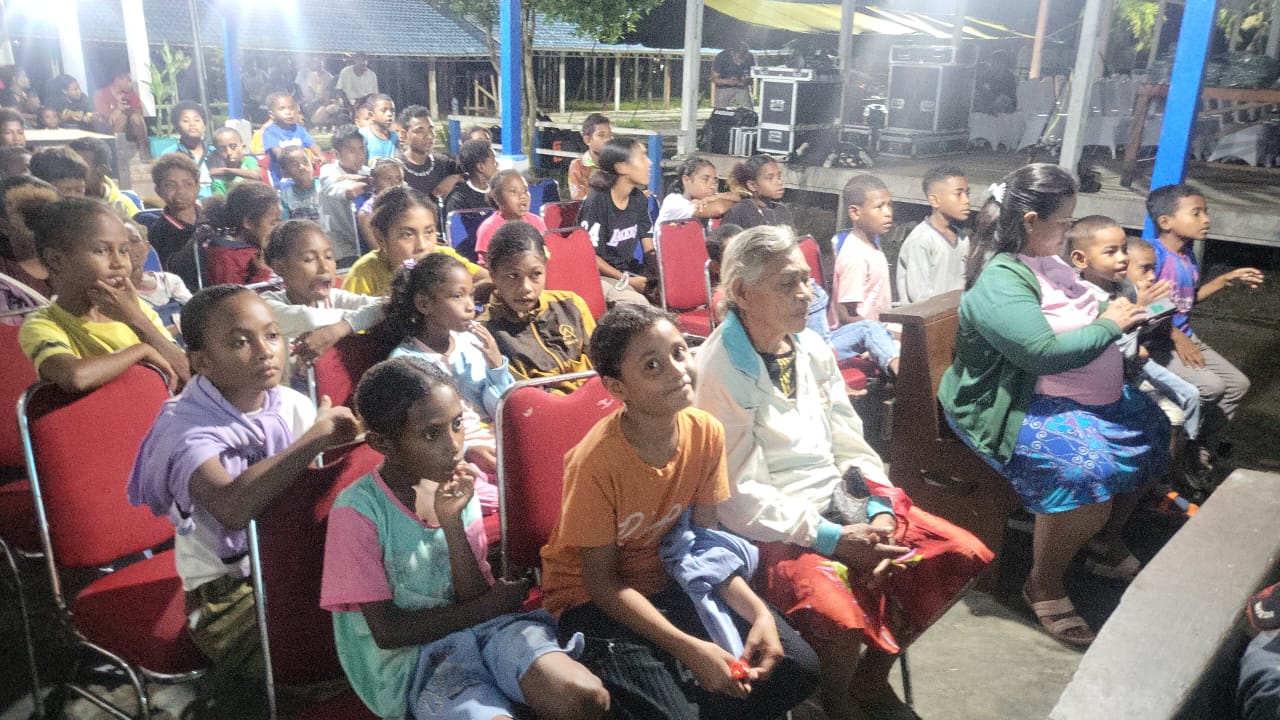 Perayaan Paskah 2025, Kodam XVIII/Kasuari Hadirkan Nobar Film "Jesus Sang Mesias" Bersama 150 Anak di Pulau Mansinam