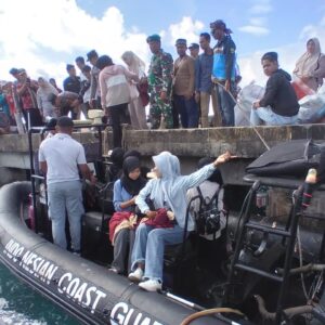 Bakamla RI Bantu Angkut Ratusan Warga dan Logistik Pulau Enggano ke Bengkulu Bakamla RI Bantu Angkut Ratusan Warga dan Logistik Pulau Enggano ke Bengkulu