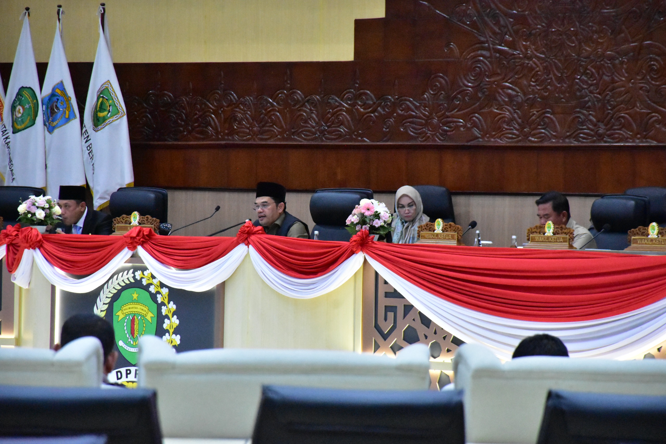 Sinergi TNI dan Pemrov : Kasi Ren Kasrem 091/ASN Hadiri Rapat Paripurna DPRD Kaltim