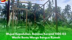 Wujud Kepedulian, Babinsa Koramil 1505-02 Wasile Bantu Warga Bangun Rumah