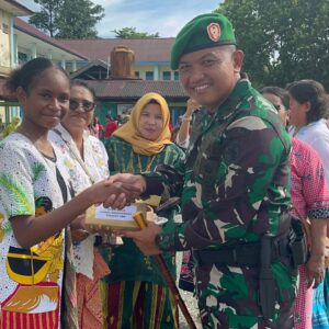 Dandim 1710/Mimika Pimpin Upacara Peringatan Hardiknas di SMPN 2 Timika