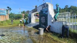 Jelang HUT Pasmar 3, Yonmarhanlan XIV Sorong Gelar Kerja Bakti Bersihkan Taman Makam Pahlawan Tri Jaya Sakti