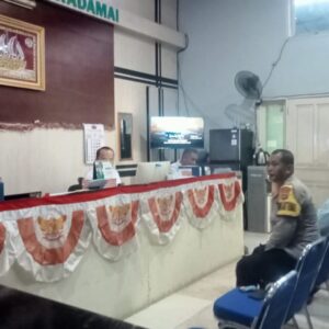 Aiptu Mukhsodin Sambangi Staf Desa Sukadamai, Sampaikan Himbauan Harkamtibmas