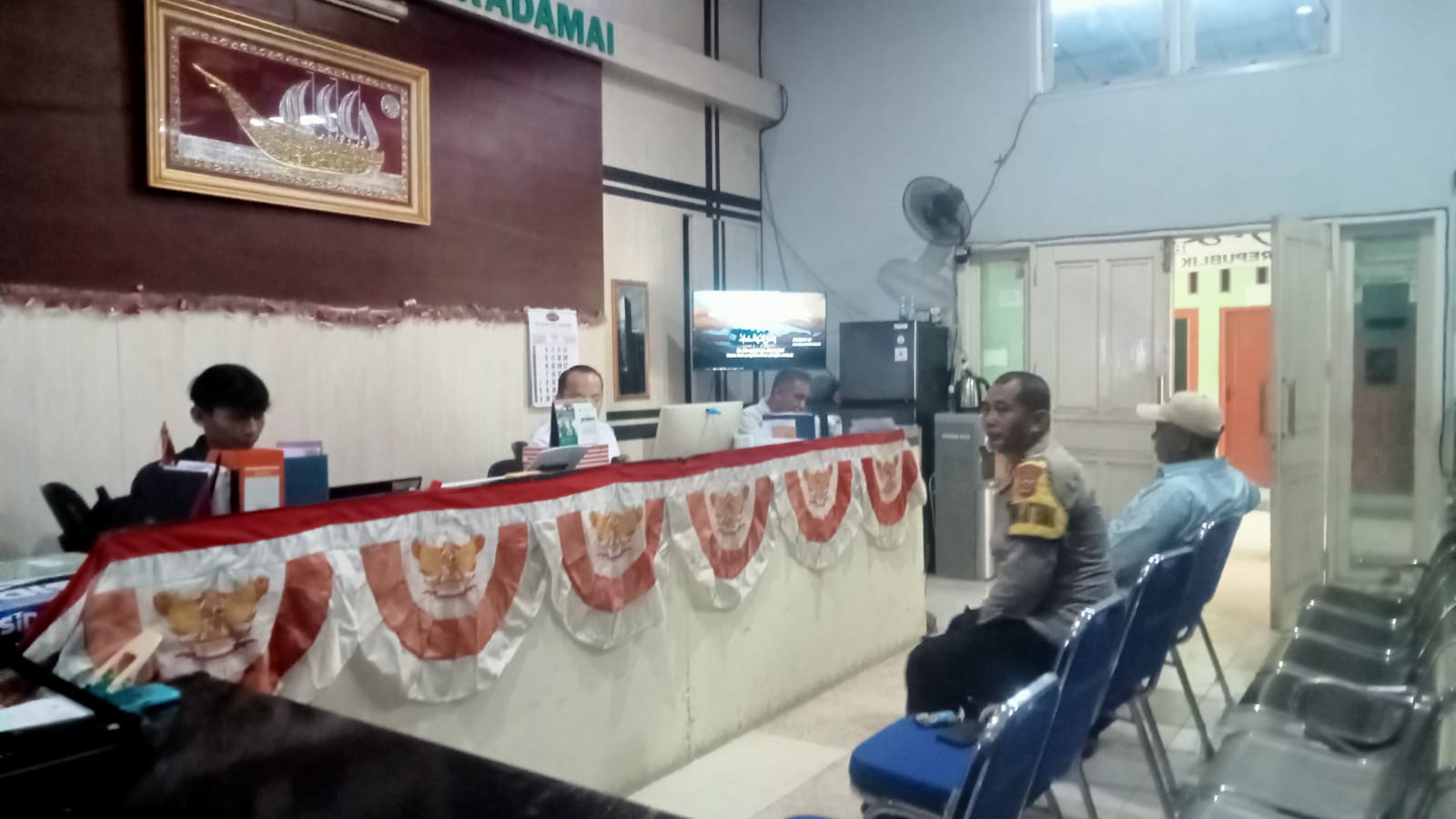 Aiptu Mukhsodin Sambangi Staf Desa Sukadamai, Sampaikan Himbauan Harkamtibmas