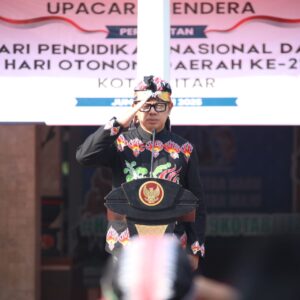 Pimpin Upacara Hardiknas di Pemkot Blitar, Wamendagri Bima Arya Ingatkan Kembali Semangat Ki Hajar Dewantara