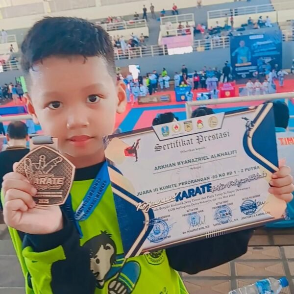 Arkhan Biyanasriel Alknalifi Raih Juara Tiga di Kejuaraan Karate Antar Pelajar Se-Jawa Timur