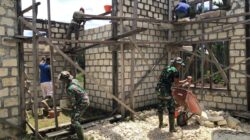 Dengan Semangat Gotong Royong di Perbatasan Papua, Satgas Yonif 131/Brajasakti bersama Masyarakat Kampung Yanemyo Membangun Masjid