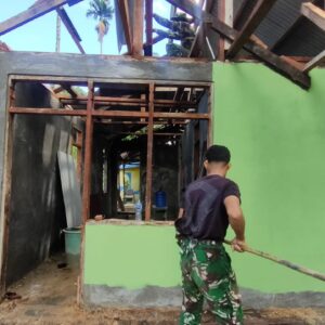 TMMD Kodim 1802/Sorong Bawa Sukacita: Rehap Rumah Mama Oktovina Warga Jeflio Terharu