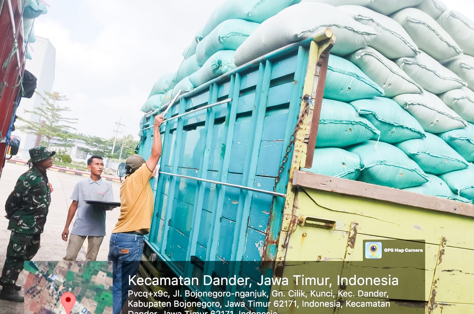 Babinsa Kodim Bojonegoro terus Dampingi Penyerapan Gabah Petani