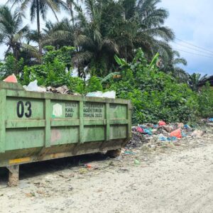 Sampah Menumpuk dan Jalan Rusak di Keude Keumuneng, Bukti Kegagalan Pengelolaan Lingkungan dan Infrastruktur di Aceh Timur