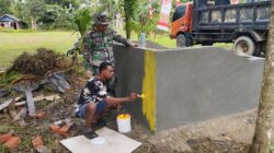 Wujudkan Pola Hidup Bersih dan Sehat di Kampung Yeflio, Satgas TMMD Ke-124 Kodim 1802/ Sorong Membangun Bak Sampah