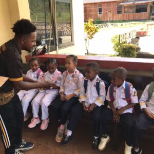 Kegiatan Edukasi dan Pengenalan Lingkungan Kepolisian oleh Polsek Ayamaru kepada Siswa PAUD Yerusalem di Ayamaru, Kabupaten Maybrat