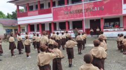 Personel Satgas TMMD Kodim 1710/Mimika Berikan Pelatihan PBB Kepada Siswa-Siswi SD Pigapu
