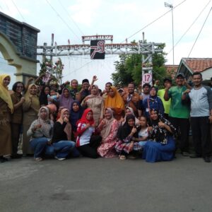 Tinjau Taman Tematik dan Kebersihan Lingkungan, Ini Pesan Camat Deus dan Lurah Jrebeng Kidul