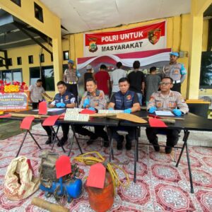 Terlibat Penambangan Emas Tanpa Izin, Lima orang Masyarakat diamankan Polres Kaimana beserta sejumlah Barang bukti