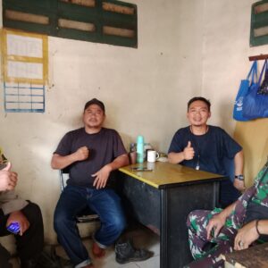 Bhabinkamtibmas Sambang Ketua RW 02 Desa Budimulya, Jalin Silaturahmi dan Sampaikan Himbauan Kamtibmas