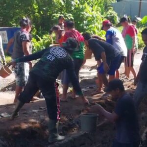 “Ibu-Ibu Super di TMMD” Menginspirasi Semangat Gotong Royong