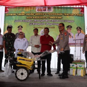 Kapolresta Tangerang Dukung Ketahanan Pangan Lewat Penanaman Jagung Program P2L di Sukamulya