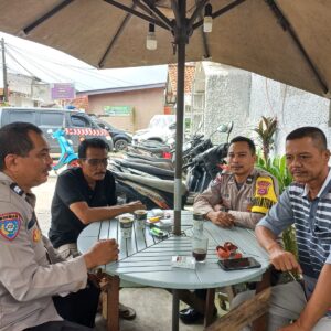 Bhabinkamtibmas Polsek Cikupa Sambang Warga Sukadamai, Pererat Silaturahmi dan Harkamtibmas