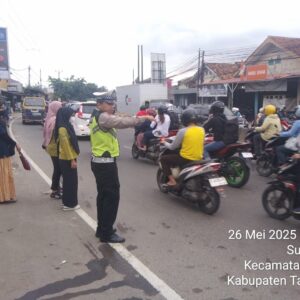 Anggota Polsek Cikupa Laksanakan Gatur Lalin Pagi Hari di Depan PT. Cingluh