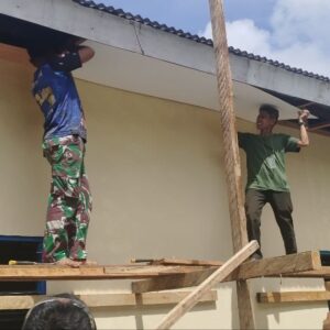 Satgas TMMD Laksanakan Pemasangan Plafon di Gereja Katolik St. Santo Paulus