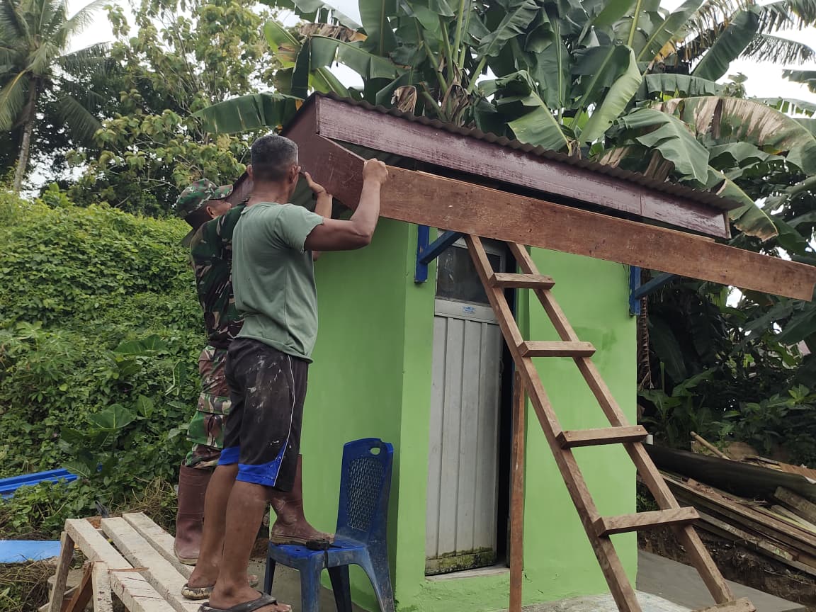 Satgas TMMD Kejar Target, Rehabilitasi MCK di Kampung Yeflio Hampir Rampung