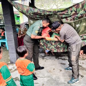 Gembiranya Anak Anak Sekolah kunjungi Markas Koramil Sumberrejo Bojonegoro