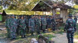 TNI bersama Masyarakat Gotong Royong Pembersihan Kampung