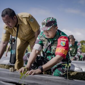 Satgas TMMD Ke-124 Kodim 1710/Mimika Wujudkan Dukungan untuk Ketahanan Pangan: Tanam Semangka dan Kacang Tanah