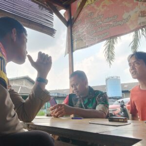Warung Bhabin di Desa Cibadak, Polri Jalin Kedekatan dan Himbauan Kamtibmas kepada Warga